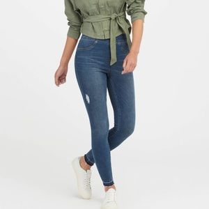 NWT Spanx Distressed Skinny Jeans Medium Wash.  Size Small